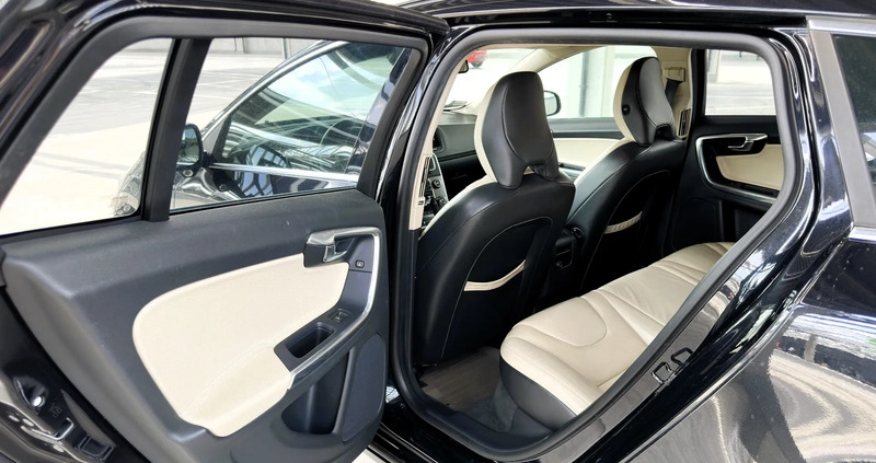 Volvo V60 cena 34900 przebieg: 262000, rok produkcji 2011 z Olsztyn małe 781